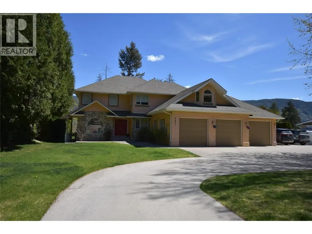 2601 9th Avenue, Castlegar